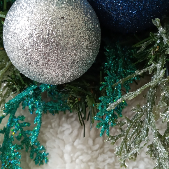 Gnome Christmas Wreath 18" Farmhouse Handmade - Picture 4 of 9